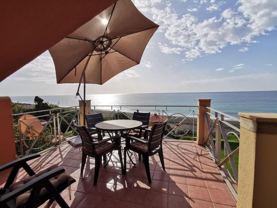 Exclusive Beachfront Penthouse Almayate Alto Exteriér fotografie