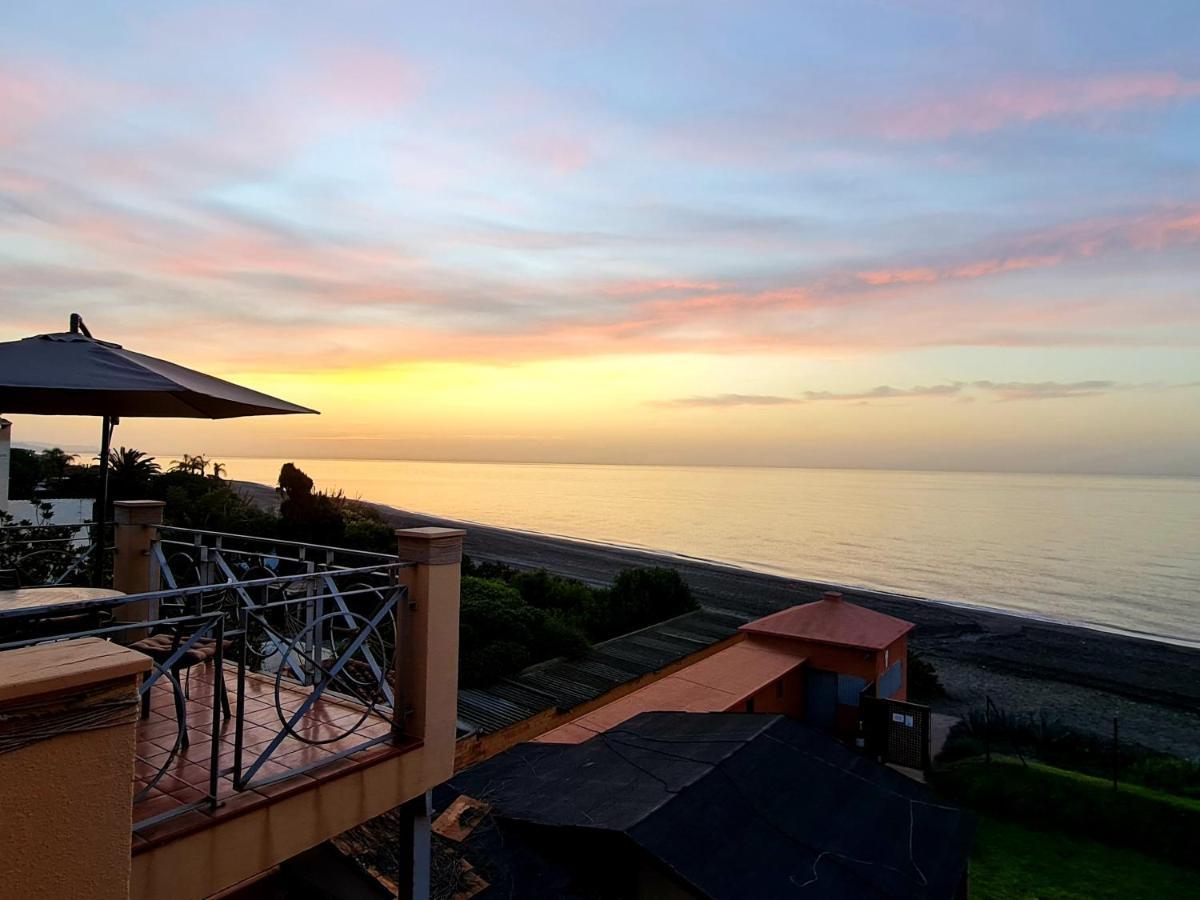 Exclusive Beachfront Penthouse Almayate Alto Exteriér fotografie