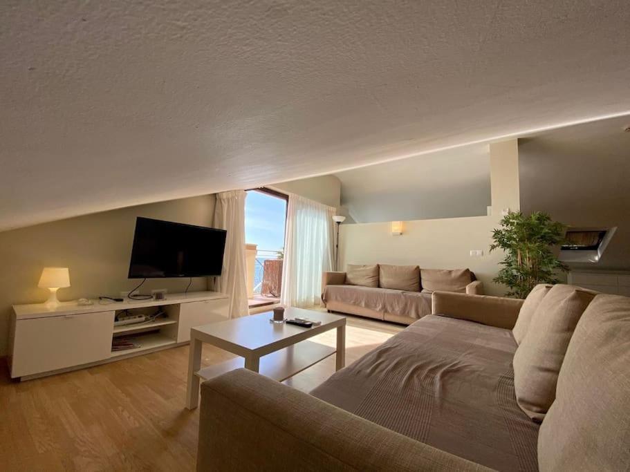 Exclusive Beachfront Penthouse Almayate Alto Exteriér fotografie